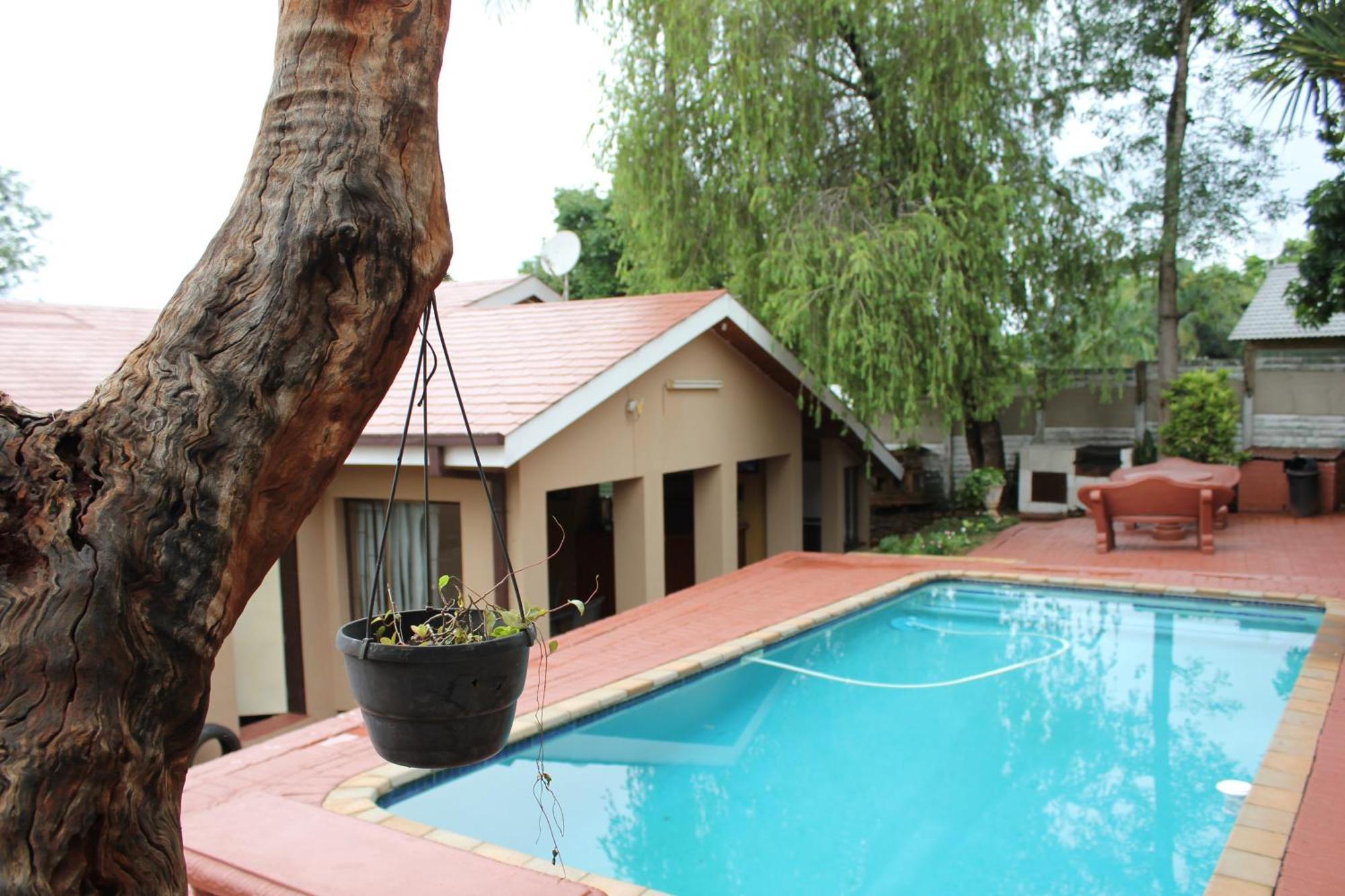 Tzaneen Guest House Экстерьер фото