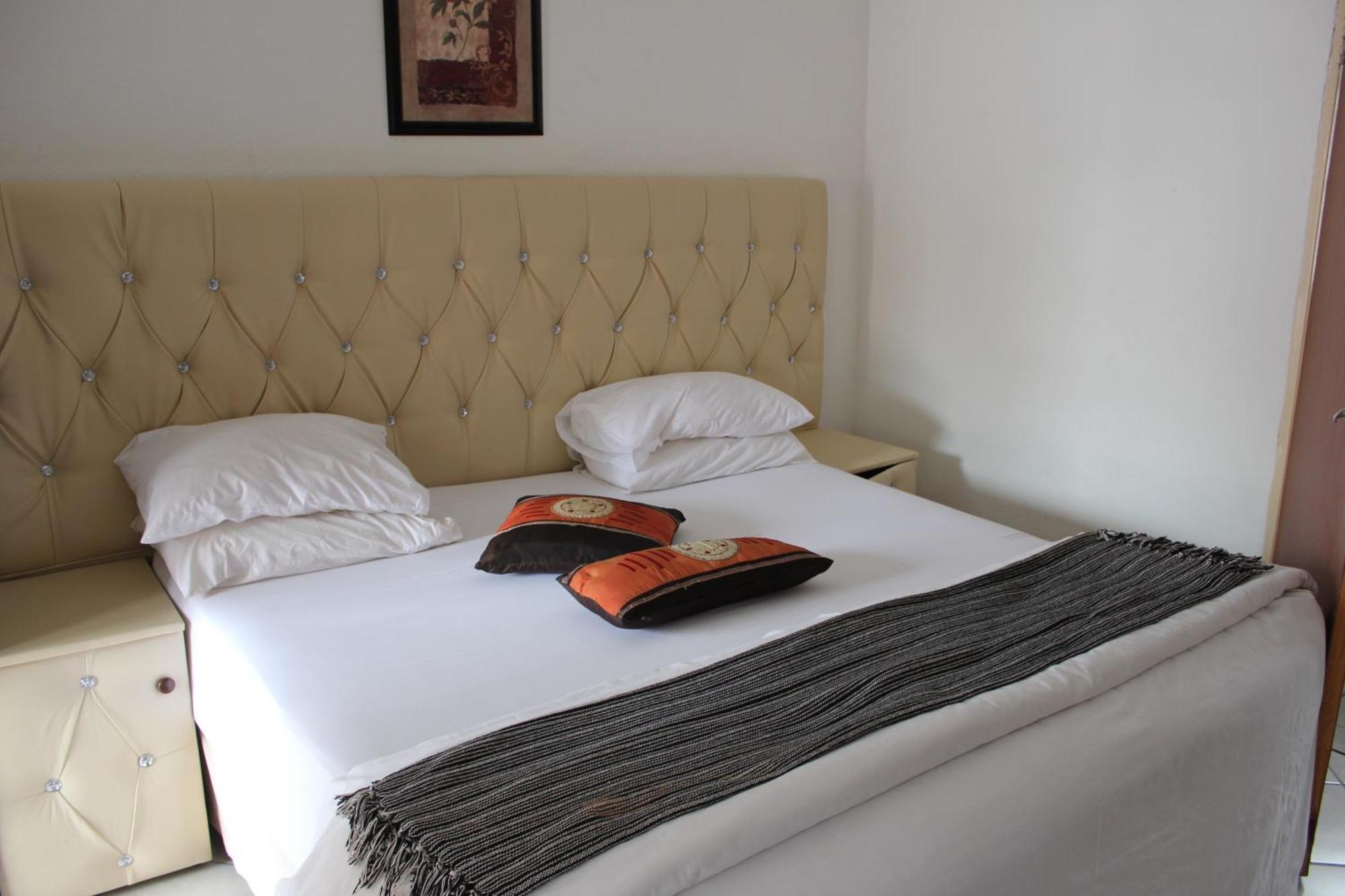 Tzaneen Guest House Экстерьер фото