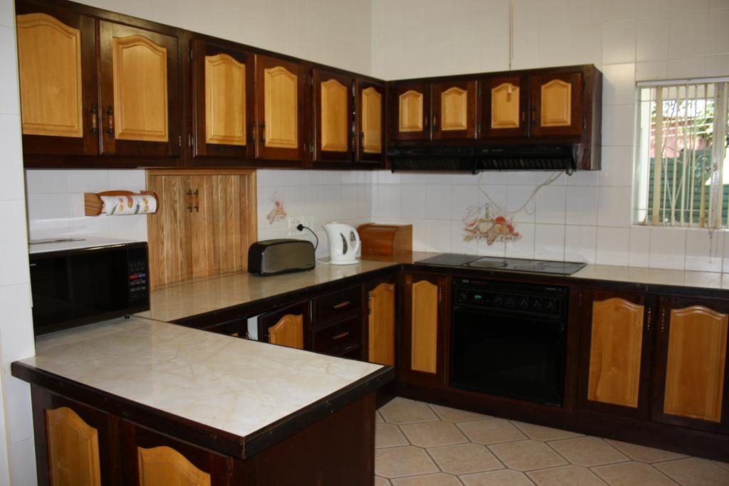 Tzaneen Guest House Экстерьер фото